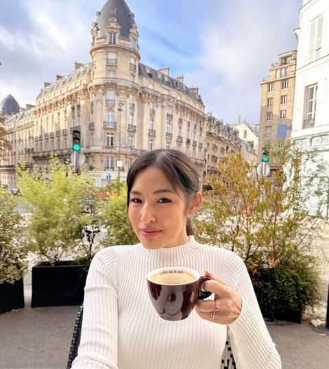 7 Potret Tiffany Soetanto Istri Chef Arnold dengan Makeup Simple, Outfit Elegan, Auranya Mewah