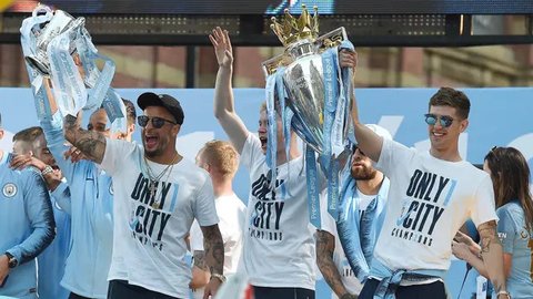 Manajer Manchester City, Pep Guardiola, memastikan Kyle Walker meminta cabut dari timnya dan ingin melanjutkan karier ke klub di luar Inggris pada bursa transfer Januari 2025. (AFP/Ben Sta