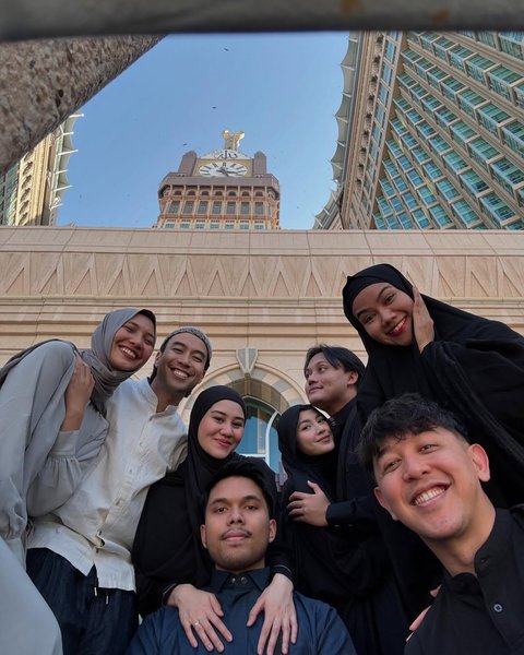 Ke Tanah Suci Bersama, 7 Potret Mahalini dan Aaliyah Massaid Selama Umrah - Penampilannya Tuai Pujian
