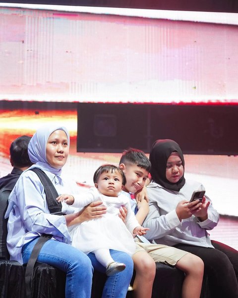 Potret Raffi Ahmad Syuting Ditemani Rafathar, Rayyanza dan Lily