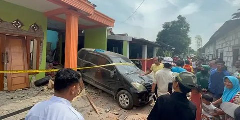Rumah Polisi di Mojokerto Meledak pada Senin (13/1/2025) (Foto: Merdeka.com)