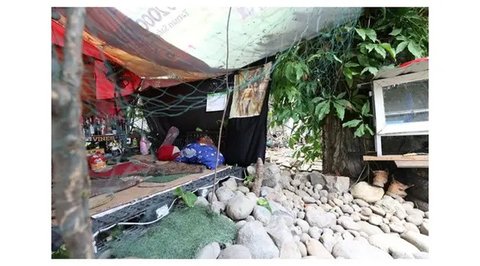 Potret rumah terduga pelaku penusukan aktor Sandy Permana. (sumber: KapanLagi/Budy Santoso)