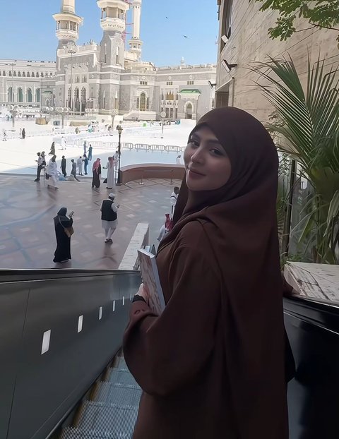 7 Potret Thya Sethya saat Pakai Hijab setelah Tinggalkan MMA, Sempat Tampil Bercadar Ketika Umroh