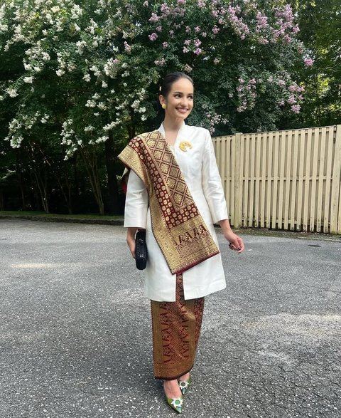 Model Kebaya Modern ala Enzy Storia, Potret Cantiknya Makin Terpancar