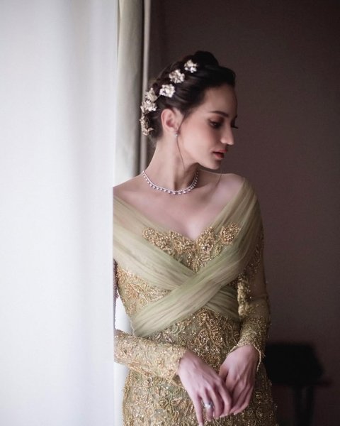 Model Kebaya Modern ala Enzy Storia, Potret Cantiknya Makin Terpancar