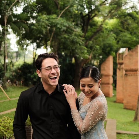 Potret Ganteng Abyakta Ernoult, Pacar Awkarin dengan Wajah Bule