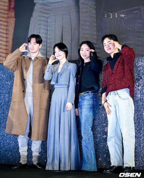 Song Hye Kyo Tampil Fresh, Rambut Pendeknya Disebut Mirip Usia 20-an