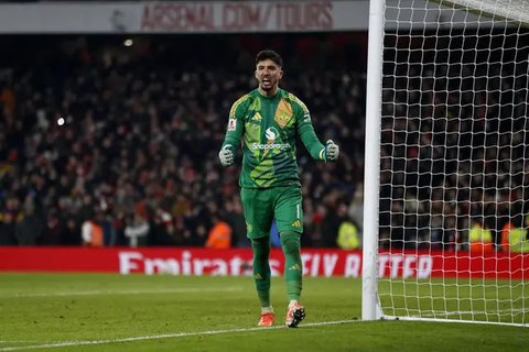 Altay Bayindir didatangkan Manchester United dari Fenerbahce dengan nilai transfer 5 juta euro untuk melapis Andre Onana. Namun hingga pekan ke-10 Premier League musim ini, ia sama sekali bel