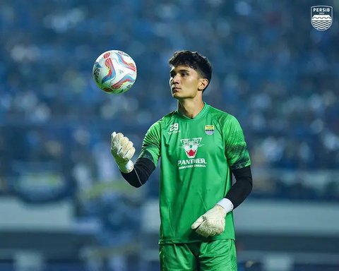 Kiper asing Persib Bandung, Kevin Ray Mendoza. (Bola.com/Erwin Snaz)