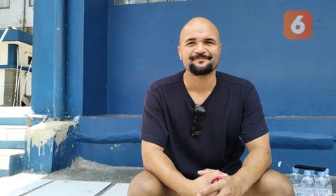 Pelatih kepala baru Timnas Indonesia, Patrick Kluivert memberikan keterangan pada acara konferensi pers mengenai perkenalan pelatih baru Timnas Indonesia di Hotel Mulia, Senayan, Jakarta, Min