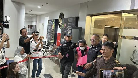 Kejagung menangkap mantan Ketua PN Surabaya, Rudi Suparmono (RS) terkait kasus dugaan suap vonis bebas Ronald Tannur. (Liputan6.com/Nanda Perdana Putra)