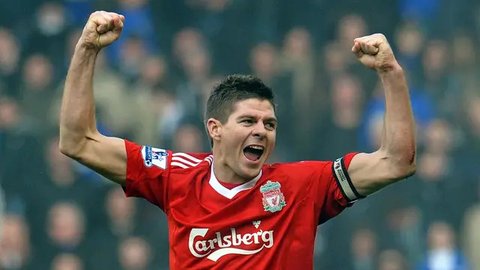 Steven Gerrard tidak pernah memenangkan gelar Liga Inggris sebagai kapten bersama Liverpool dari tahun 2003 hingga 2015. Namun kepemimpinannya bersama The Reds amatlah besar. (Foto: AFP/Steve
