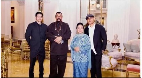 Pertemuan Azka Corbuzier dengan Steven Seagal. (sumber: Instagram/azkacorbuzier/titieksoeharto)