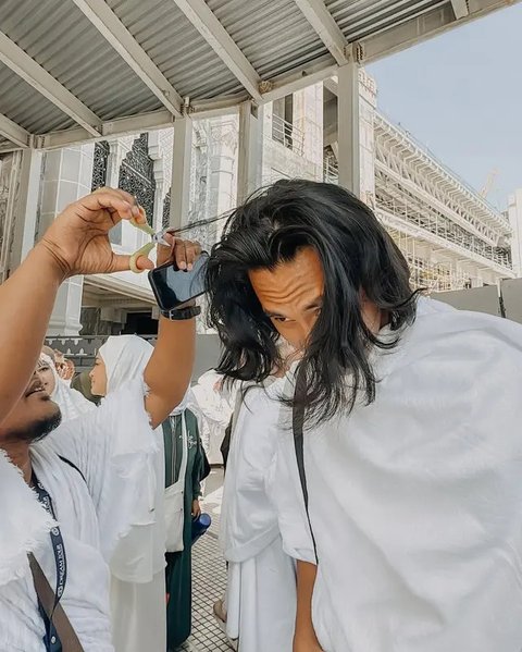 Potret Hana Malasan Umroh Bareng Keluarga Sean Gelael (Sumber: Instagram/hanamalasan)