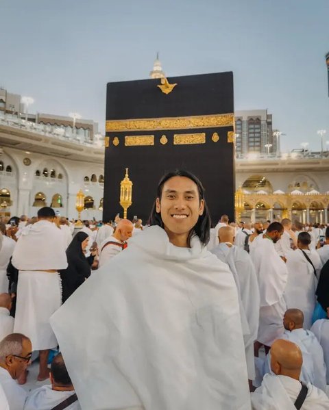 Potret Hana Malasan Umroh Bareng Keluarga Sean Gelael (Sumber: Instagram/hanamalasan)