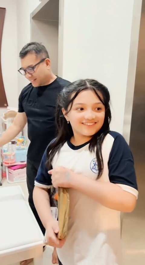 7 Potret Arsy Hermansyah Dapat Hadiah Piano Baru dari Anang dan Ashanty, Senangnya Luar Biasa