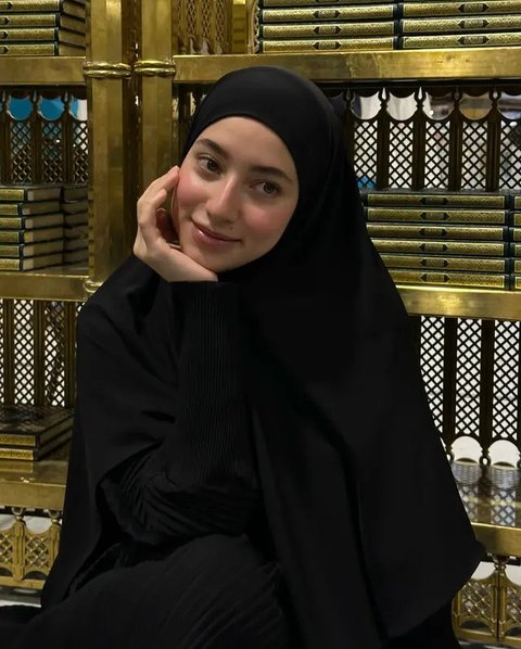 Pesona Ameera Khan Model Malaysia Kekasih Jefri Nichol (Sumber: Instagram/littlemisskhan)