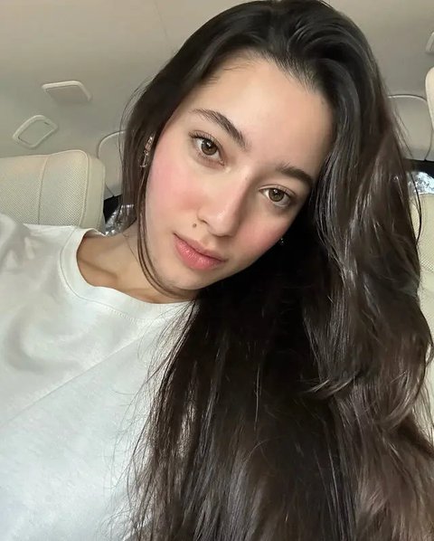 Pesona Ameera Khan Model Malaysia Kekasih Jefri Nichol (Sumber: Instagram/littlemisskhan)