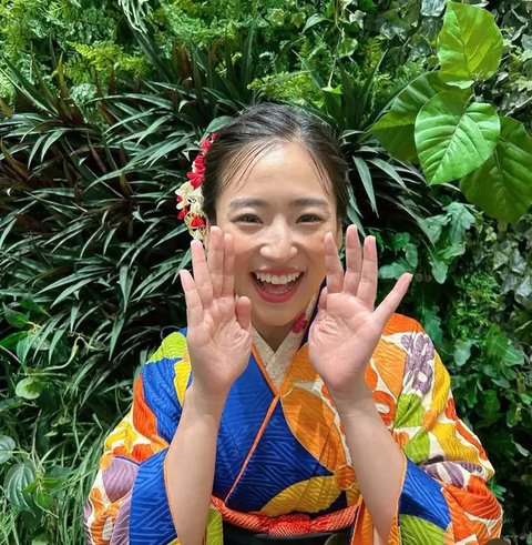Gaya Haruka Nakagawa Dibalut Kimono saat Pulang Kampung.  [@haruuuu_chan]