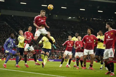 Paul Scholes berada di peringkat lima daftar pencetak gol terbanyak pada laga antara Manchester United dan City. Sepanjang berseragam United, Scholes mencetak tujuh gol ke gawang City. (AFP/P