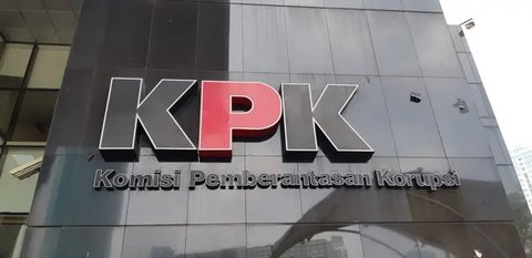 Ridwan Mansyur membacakan sumpah di depan Presiden Jokowi di Istana setelah diangkat menjadi Hakim Konstitusi, Jumat (8/12/2023). Pengangkatan Ridwan sebagai hakim Mahkamah Konstitusi (MK)