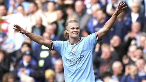 Pemain Manchester City, Erling Haaland, melakukan selebrasi setelah mencetak gol ke gawang Leicester City pada pekan ke-31 Premier League 2022/2023 di Stadion Etihad, Sabtu (15/4/2023). Man C