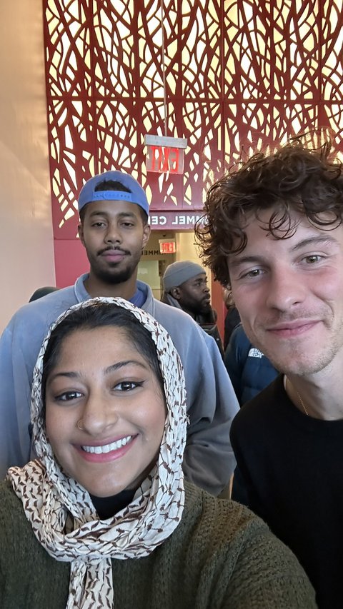 Viral Shawn Mendes Terlihat Ikut Jumatan di Masjid New York University