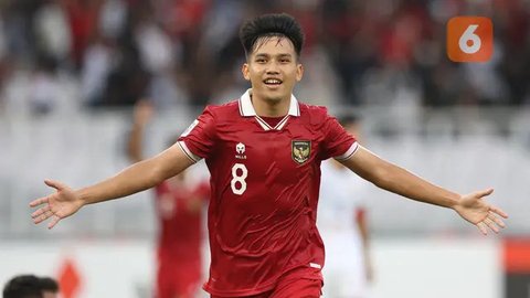 Ketua PSSI, Erick Thohir, dan pelatih anyar Timnas Indonesia, Patrick Kluivert, dalam sesi konfrensi pers di Hotel Mulia, Jakarta, Minggu (12/1/2025) sore WIB. (Bola.com/Bagaskara Laz