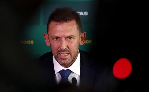 Pertarungan udara antara Harry Souttar dan Rafael Struick terjadi saat pertandingan Australia melawan Indonesia di babak 16 besar Piala Asia 2023, Minggu 28 Januari 2024.