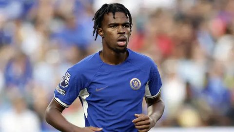 Pemain Manchester United, Alejandro Garnacho mencetak gol ke gawang Barnsley pada laga Carabao Cup 2024/2025 di Old Trafford, Manchester, Inggris, Rabu (18/09/2024) WIB. (AFP/Paul Ellis)
