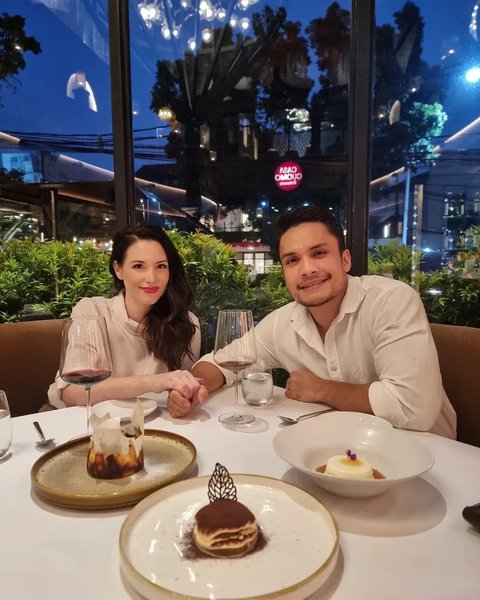 Mesranya Randy Pangalila dengan sang Istri, Rayakan Anniversary ke-6