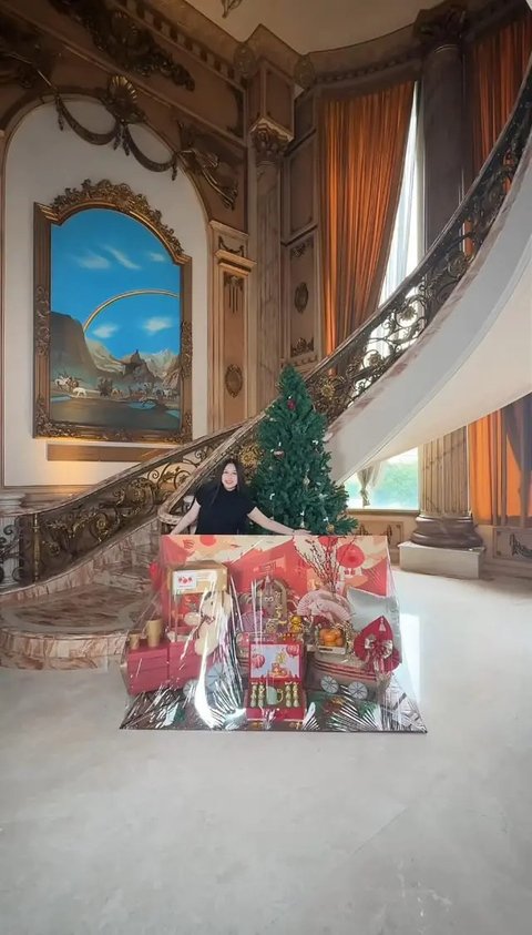 Jelang hari raya Imlek, potret hampers Sisca Kohl dan keluarga sukses curi perhatian warganet. Sumber: IG @siscakohl