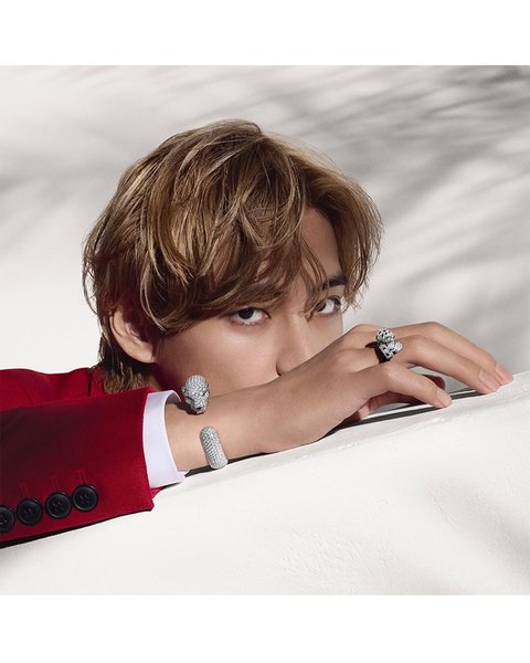 V BTS Bagikan Playlist di Media Sosial, Ada Lagu Ros&amp;eacute; BLACKPINK hingga Disebut Akhiri Perang Dingin Penggemar