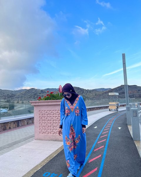 Gaya Hijab Desy Ratnasari di Berbagai Momen, Cantik dan Stylish