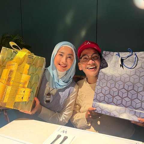 Gaya Hijab Desy Ratnasari di Berbagai Momen, Cantik dan Stylish