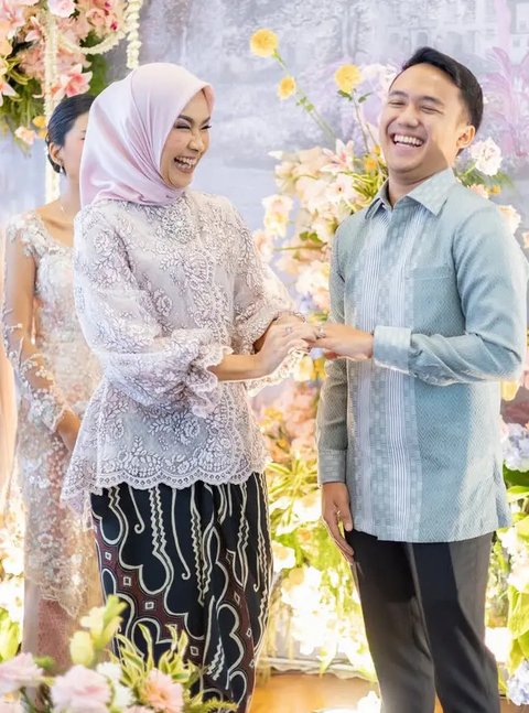 Alya Rohali saat Acara Tunangan Putri Sulungnya. [@arohali]