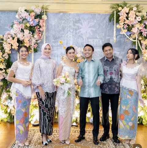 Alya Rohali saat Acara Tunangan Putri Sulungnya. [@arohali]