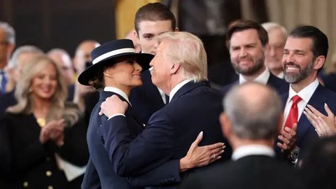 Setelah pelantikan, Trump dijadwalkan akan langsung menuju Ruang Oval untuk menandatangani perintah eksekutif mengenai isu-isu seperti imigrasi, kebijakan ekonomi, hingga perombakan pemerintah. (Kevin Lamarque/POOL/AFP)