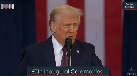Donald Trump saat dilantik sebagai presiden ke-47 Amerika Serikat. Pelantikan Trump berlangsung di Rotunda Gedung Capitol AS, Washington DC, Senin (20/1/2025). (Dok. Kevin Lamarque/Po