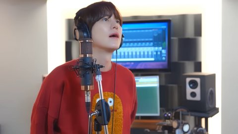 Kyuhyun Super Junior Nyanyikan Lagu Ghea Indrawari, Penggemar Terpukau dan Penuh Haru