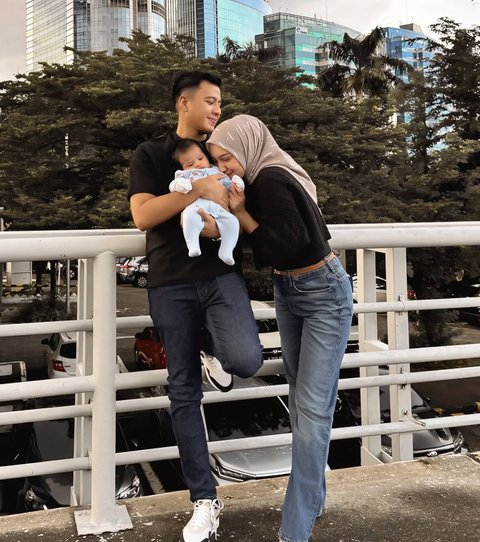 Melody Prima Perlihatkan Wajah Anak Ketiga, Harmoni Keluarga yang Memikat