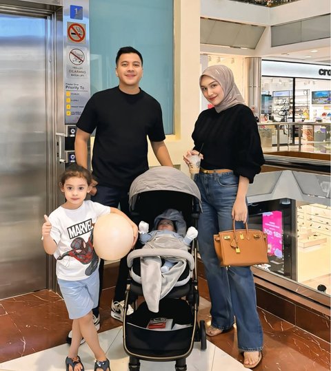 Melody Prima Perlihatkan Wajah Anak Ketiga, Harmoni Keluarga yang Memikat