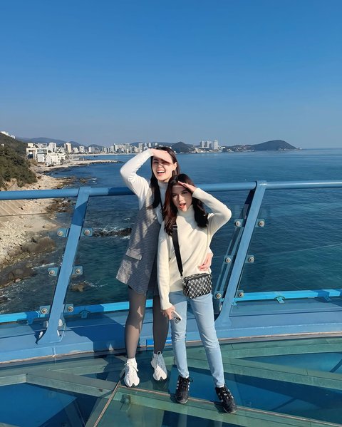 Potret Cantik Jennifer Dunn saat Liburan di Korea Selatan