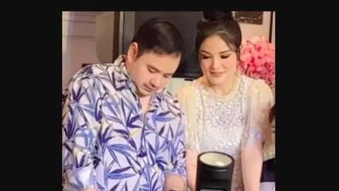 Penampilan Nindy dengan hijab pun tak lepas dari perhatian netizen. Dirinya terlihat memilih untuk menggunakan hijab dengan model cukup simpel dalam berbagai kesempatan. (Liputan6.com/IG/@nin