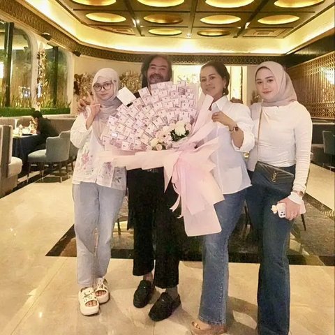 Potret Limbad Rayakan Ultah Istri (Sumber: Instagram/limbadindonesia)