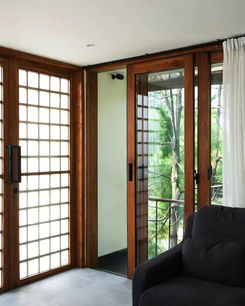 Potret rumah baru Keisya Levronka bergaya Jepang dengan ornamen kayu yang estetik. (sumber: Instagram/keisyalevronka)