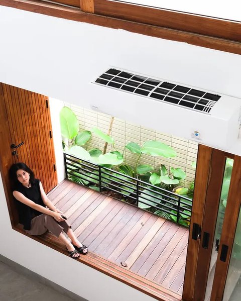 Potret rumah baru Keisya Levronka bergaya Jepang dengan ornamen kayu yang estetik. (sumber: Instagram/keisyalevronka)