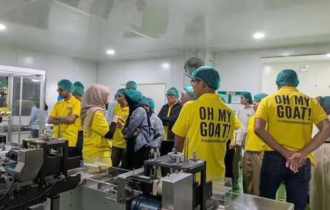 Media Trip Bersama Etawalin di pabrik susu kambing Etawalin di Kroya, Cilacap, Jawa Tengah, 20 Januari 2025.  (Liputan6.com/Henry)