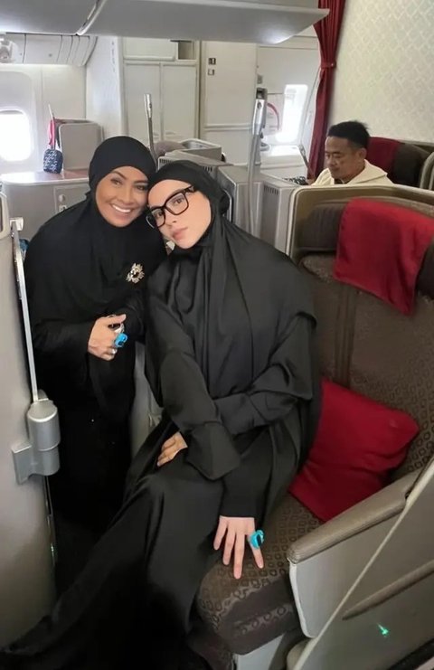 Potret Alyssa Daguise Tunangan Al Umroh (Sumber: Instagram/alyssadaguise)