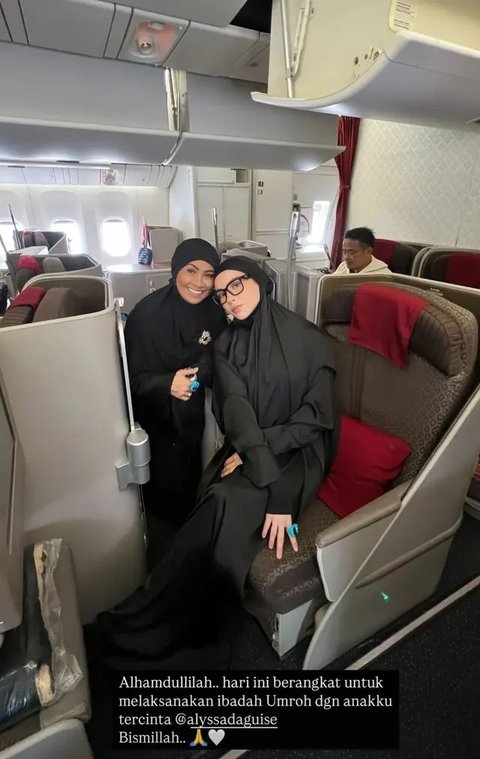 Potret Alyssa Daguise Tunangan Al Umroh (Sumber: Instagram/alyssadaguise)